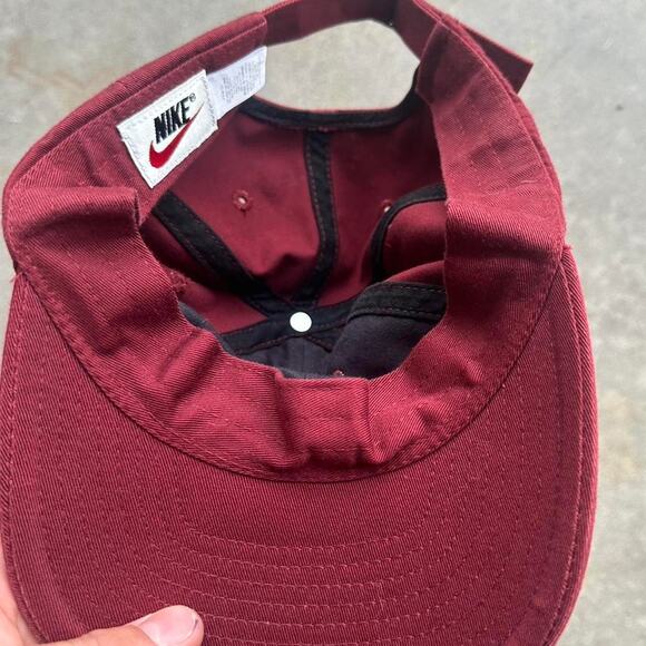 Vintage 90s Nike Embroidered SnapBack Hat Maroon Yellow Center Swoosh Cap - Picture 4 of 5